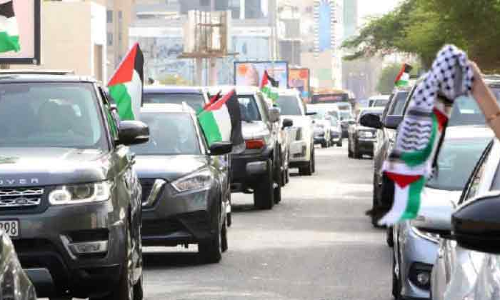 ഫ​ല​സ്​​തീ​ൻ ​െഎ​ക്യ​ദാ​ർ​ഢ്യ​വു​മാ​യി കു​വൈ​ത്തി​ൽ കാ​ർ റാ​ലി