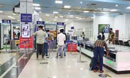 ഗൾഫ്​​ വിമാന ടിക്കറ്റ്​ നിരക്ക്​ ലക്ഷത്തിലേക്ക്​ കു​തി​ക്കു​ന്നു; ​കണ്ണുതള്ളി പ്രവാസികൾ