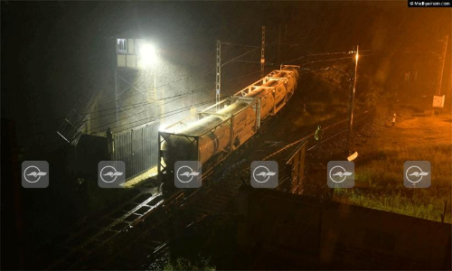 കേരളത്തിലേക്കുള്ള ആദ്യ ഓക്‌സിജന്‍ ട്രെയിന്‍ കൊച്ചിയിലെത്തി -VIDEO