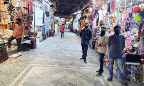 ലോക്ഡൗൺ നീക്കിയതിൽ ആശ്വാസം: സൂഖുകളും വ്യാപാരകേന്ദ്രങ്ങളും വീണ്ടും സജീവം ലോക്ഡൗൺ നീക്കിയതിൽ ആശ്വാസം: സൂഖുകളും വ്യാപാരകേന്ദ്രങ്ങളും വീണ്ടും സജീവം