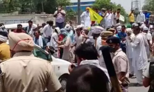 ഹരിയാന മുഖ്യമന്ത്രിയെ ഉപരോധിച്ച കർഷകർക്ക് നേരെ പൊലീസിെൻറ ലാത്തിച്ചാർജ് ഹരിയാന മുഖ്യമന്ത്രിയെ ഉപരോധിച്ച കർഷകർക്ക് നേരെ പൊലീസിെൻറ ലാത്തിച്ചാർജ്