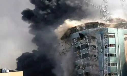 10 മിനിട്ട്, 11 നില താഴേക്ക് ഓടി, നിമിഷ നേരംകൊണ്ട് കെട്ടിടം പുക മാത്രമായി; ഇസ്രായേൽ വ്യോമാക്രമണത്തിന്‍റെ ഭീതി പങ്കുവെച്ച് മാധ്യമപ്രവർത്തകൻ