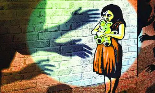 അഞ്ച്​ വയസുകാരിയോട്​  ലൈംഗികാതിക്രമം;   13 വയസുകാരനെതിരെ കേസെടുത്ത്​ ​പൊലീസ്​