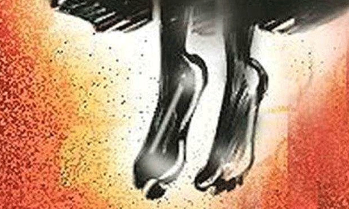 ഫോൺ ഉപയോഗം അമിതമായി; പിതാവ്​ ശകാരിച്ചതിന്​ കൗമാരക്കാരി ആത്മഹത്യ ചെയ്​തു