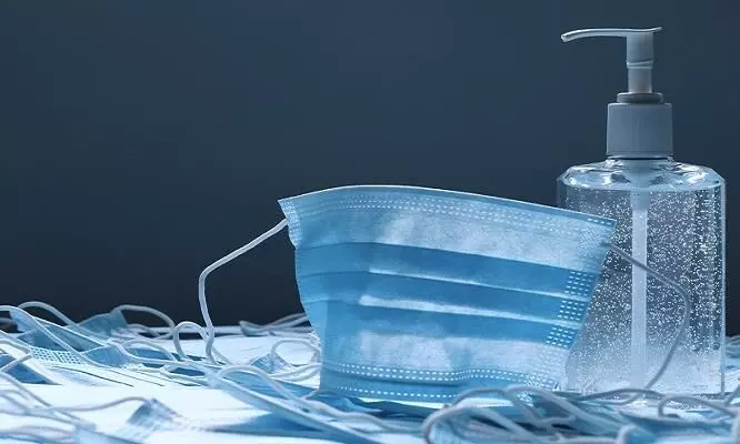 പി.പി.ഇ കിറ്റിനും മാസ്ക്കിനും അമിതവില; അഞ്ചു സ്ഥാപനങ്ങൾക്കെതിരെ കേസ് പി.പി.ഇ കിറ്റിനും മാസ്ക്കിനും അമിതവില; അഞ്ചു സ്ഥാപനങ്ങൾക്കെതിരെ കേസ്