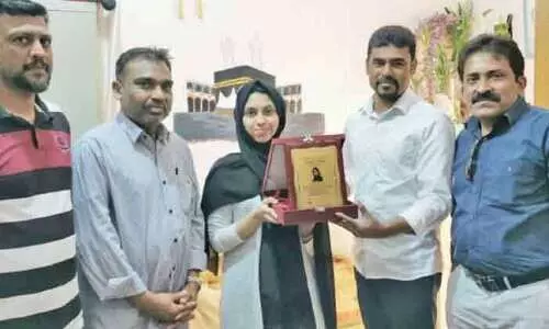 വെ​ൽ​ഫെ​യ​ർ കേ​ര​ള കു​വൈ​ത്ത്​ മ​ർ​വ മു​സ്ത​ഫ​യെ ആ​ദ​രി​ച്ചു