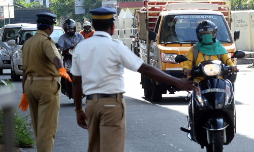 ട്രിപ്പ്​ൾ ലോക്​ഡൗൺ ഏർപ്പെടുത്തിയ ജില്ലകളിൽ കർശന പരിശോധന