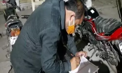 ലോക്​ഡൗൺ ലംഘനത്തിന്​ മധ്യപ്രദേശിൽ പൊലീസ്​ വക വിചിത്ര ശിക്ഷ; അരമണിക്കൂർ രാമനാമം എഴുതണം