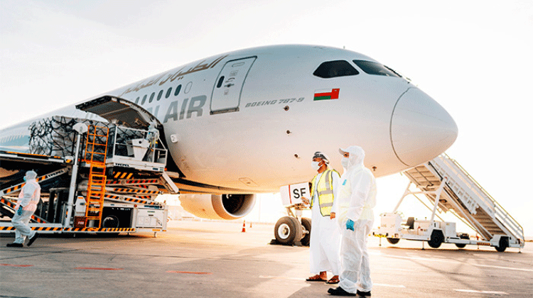 പ്ര​തി​സ​ന്ധി​യി​ൽ ഇന്ത്യക്ക്​ കൈ​ത്താ​ങ്ങ്​: കോ​വി​ഡ്​ കാ​ർ​ഗോ​ലി​ഫ്റ്റു​മാ​യി ഒ​മാ​ൻ എ​യ​ർ