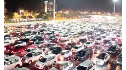 അ​ന്താ​രാ​ഷ്​​ട്ര യാ​ത്ര​വി​ല​ക്ക്​ നീ​ങ്ങി: കി​ങ്​​ ഫ​ഹ​ദ്​ കോ​സ്​​വേ​യി​ലൂ​ടെ ആ​ദ്യ​ദി​നം ക​ട​ന്നു​പോ​യ​ത്​ പ​തി​നാ​യി​ര​ങ്ങ​ൾ