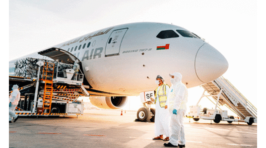 പ്ര​തി​സ​ന്ധി​യി​ൽ ഇന്ത്യക്ക്​ കൈ​ത്താ​ങ്ങ്​: കോ​വി​ഡ്​ കാ​ർ​ഗോ​ലി​ഫ്റ്റു​മാ​യി ഒ​മാ​ൻ എ​യ​ർ