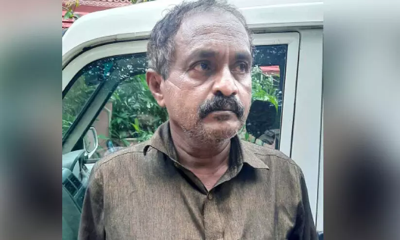 fake currency accuse