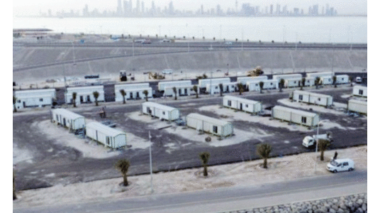 ഡ്രൈ​വ്​ ത്രൂ ​വാ​ക്​​സി​നേ​ഷ​ൻ കേ​ന്ദ്രം സ​ന്ദ​ർ​ശി​ച്ച്​ എ​ണ്ണ മ​ന്ത്രി