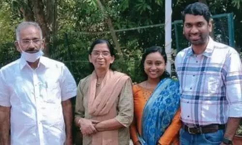 AK Sasindran with family