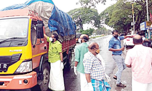 Nattukoottam prepared dinner for the lorry drivers