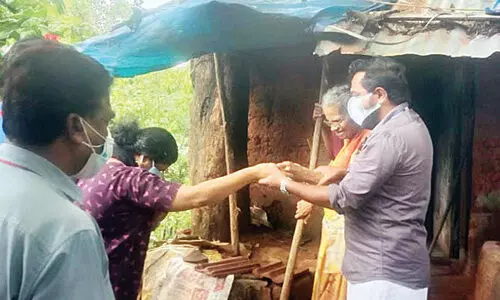 elderly woman going with daughter