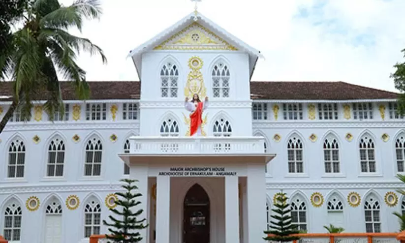 സത്യപ്രതിജ്ഞ ചടങ്ങ്​ ലളിതമായി നടത്തുന്നതാണ്​ കേരളമെന്ന​ മരണവീടിന്​ നല്ലതെന്ന്​​ എറണാകുളം-അങ്കമാലി അതിരൂപത