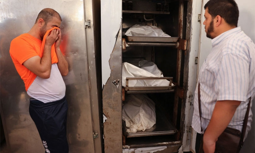 ഗസ്സയിൽ ഭക്ഷണം കഴിക്കാൻ ഒരുങ്ങവേ ഗർഭിണിയെയും ഭിന്നശേഷിക്കാരനായ ഭർത്താവിനെയും മകളെയും ഇസ്രായേൽ കൊന്നു ഗസ്സയിൽ ഭക്ഷണം കഴിക്കാൻ ഒരുങ്ങവേ ഗർഭിണിയെയും ഭിന്നശേഷിക്കാരനായ ഭർത്താവിനെയും മകളെയും ഇസ്രായേൽ കൊന്നു