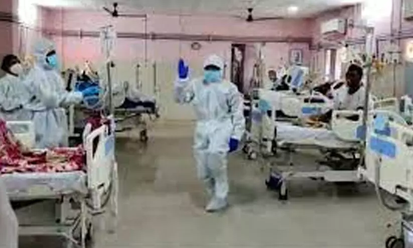 ഐ.സി.യുവിൽ നൃത്തവിരുന്നൊരുക്കി   ഡോക്​ടരും നഴ്​സുമടങ്ങുന്ന സംഘം; ആസ്വദിച്ച്​ കോവിഡ്​ രോഗികൾ