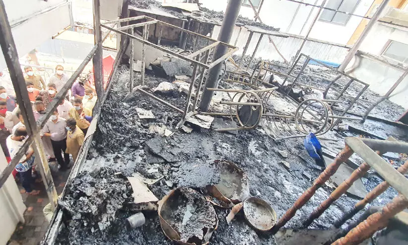 ആശുപത്രി കാൻറീനിൽ വൻ തീപിടിത്തം; രോഗികളെ മറ്റ് ആശുപത്രികളിലേക്ക് മാറ്റി ആശുപത്രി കാൻറീനിൽ വൻ തീപിടിത്തം; രോഗികളെ മറ്റ് ആശുപത്രികളിലേക്ക് മാറ്റി