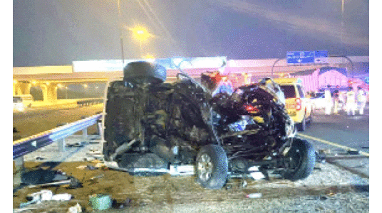 ട്രക്ക് കാറിലിടിച്ച് സ്വദേശി യുവാവ് മരിച്ചു