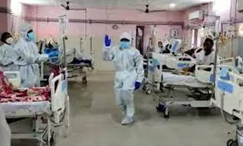 ഐ.സി.യുവിൽ നൃത്തവിരുന്നൊരുക്കി   ഡോക്​ടരും നഴ്​സുമടങ്ങുന്ന സംഘം; ആസ്വദിച്ച്​ കോവിഡ്​ രോഗികൾ