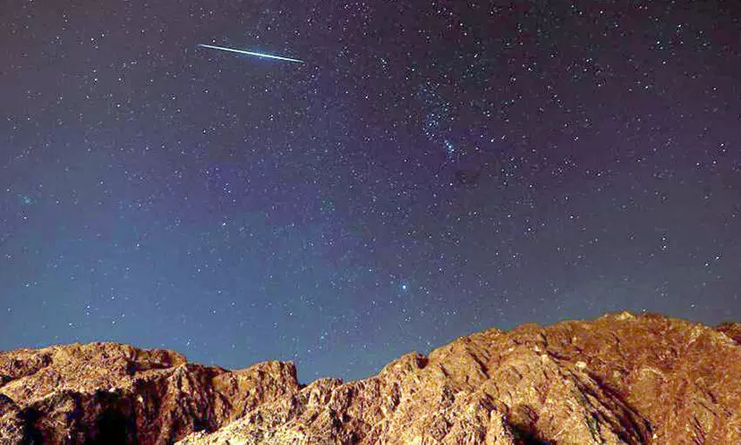 യു.എ.ഇ കാത്തിരിക്കുന്നു ഏഴ് ആകാശ വിസ്മയങ്ങൾക്ക് യു.എ.ഇ കാത്തിരിക്കുന്നു ഏഴ് ആകാശ വിസ്മയങ്ങൾക്ക്