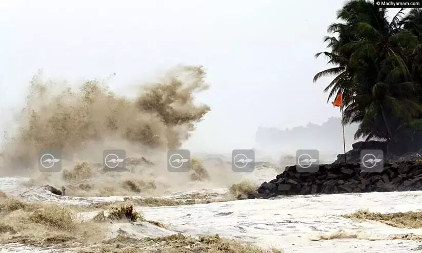 ബേപ്പൂരിൽ നിന്ന് കാണാതായ ബോട്ടിനായി തിരച്ചിലിന് ഡോർണിയർ വിമാനം ബേപ്പൂരിൽ നിന്ന് കാണാതായ ബോട്ടിനായി തിരച്ചിലിന് ഡോർണിയർ വിമാനം