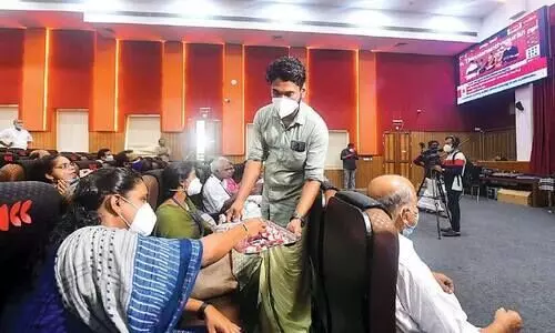 വി​ജ​യ​മ​ധു​രം വി​ള​മ്പി പി​ണ​റാ​യി ഗ്രാ​മം