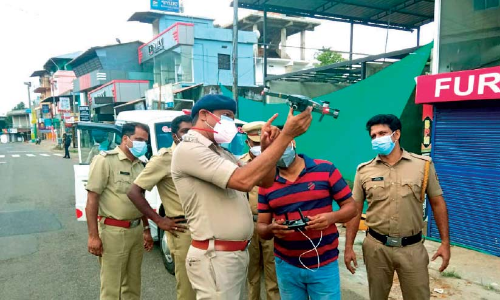 ആ​കാ​ശ കാ​മ​റ​യു​മാ​യി പൊ​ലീ​സ് ഉ​ൾ​പ്ര​ദേ​ശ​ങ്ങ​ളി​ലേ​ക്ക്