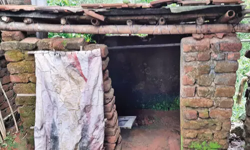 ശു​ചി​മു​റി​യി​ല്ലാതെ നാ​രാ​യ​ണ​നും കു​ടും​ബ​വും