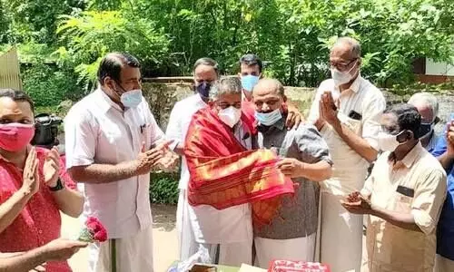 പതിവ്​ മുടക്കിയില്ല; സജി ചെറിയാൻ രാവിലെ കരുണയിൽ