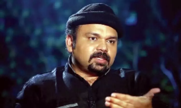 SANTHOSH GEORGE KULANGARA american travelougue