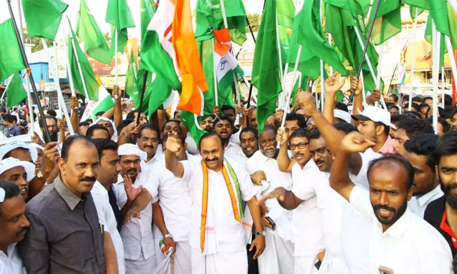 സതീശ​െന സ്വാഗതം ചെയ്​ത്​ നേതാക്കൾ