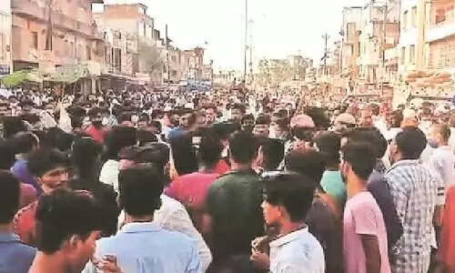 protest on Unnao-Bangarmau-Hardoi road