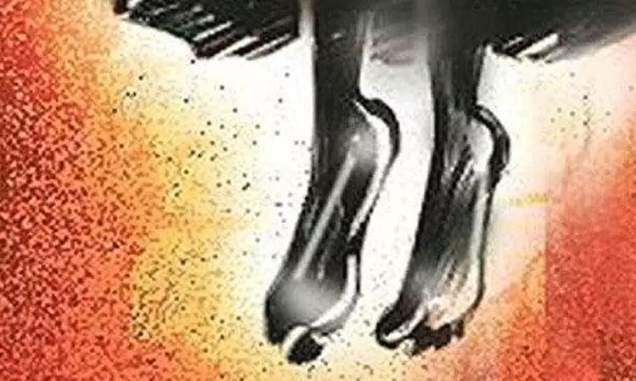 അജ്ഞാത​െൻറ തൂങ്ങിമരണത്തിൽ ദുരൂഹത