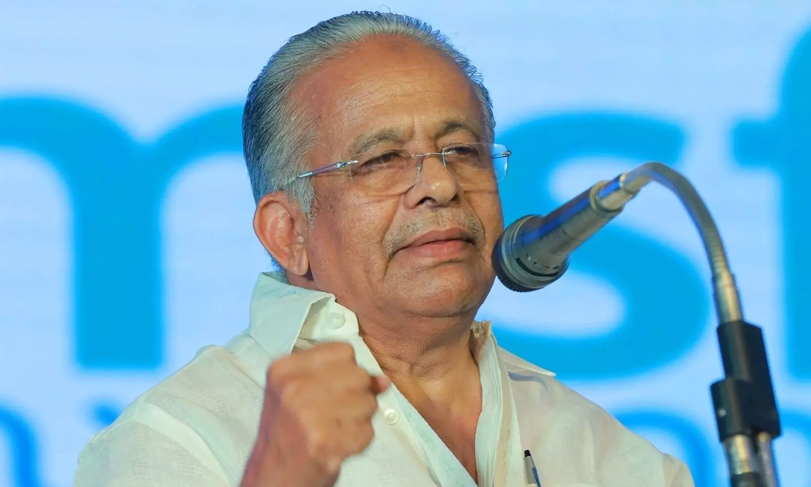 ശാന്ത സുന്ദരമായ ലക്ഷദ്വീപിനെ വർഗീയ വൽക്കരിക്കാനുള്ള നീക്കത്തിൽ നിന്നും കേന്ദ്ര സർക്കാർ പിൻവലിയണമെന്ന് ഇ.ടി, പ്രതിഷേധവുമായി കെ.എസ്.യുവും എം.എസ്.എഫും എസ്.എഫ്.ഐയും ശാന്ത സുന്ദരമായ ലക്ഷദ്വീപിനെ വർഗീയ വൽക്കരിക്കാനുള്ള നീക്കത്തിൽ നിന്നും കേന്ദ്ര സർക്കാർ പിൻവലിയണമെന്ന് ഇ.ടി, പ്രതിഷേധവുമായി കെ.എസ്.യുവും എം.എസ്.എഫും എസ്.എഫ്.ഐയും