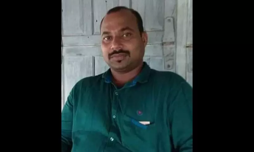 മുംബൈ ബാർജ് അപകടം: സനീഷിൻെറ മൃതദേഹം നാട്ടിലെത്തിച്ച് സംസ്കരിച്ചു മുംബൈ ബാർജ് അപകടം: സനീഷിൻെറ മൃതദേഹം നാട്ടിലെത്തിച്ച് സംസ്കരിച്ചു