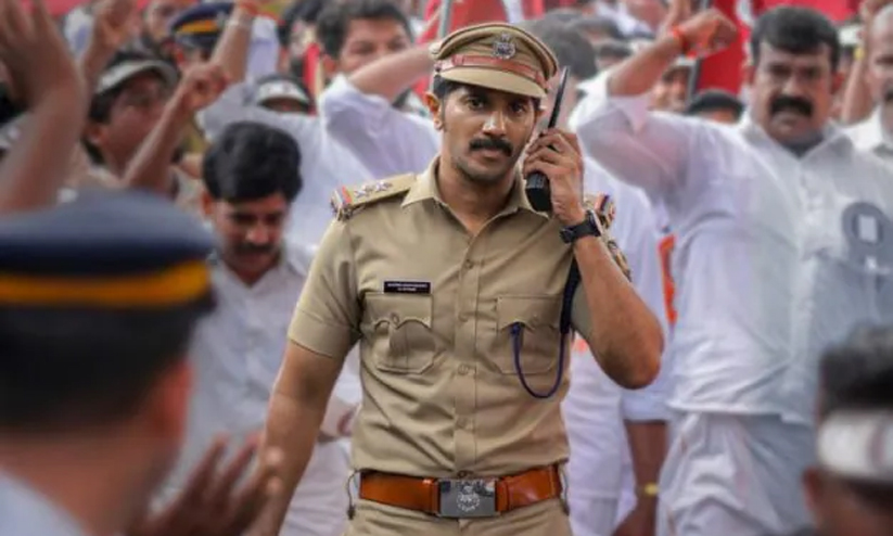 അരവിന്ദ് കരുണാകരൻ ഓൺ ഡ്യൂട്ടി; ദുൽഖർ ചിത്രം സല്യൂട്ടിെൻറ പുതിയ പോസ്റ്റർ പുറത്ത് അരവിന്ദ് കരുണാകരൻ ഓൺ ഡ്യൂട്ടി; ദുൽഖർ ചിത്രം സല്യൂട്ടിെൻറ പുതിയ പോസ്റ്റർ പുറത്ത്