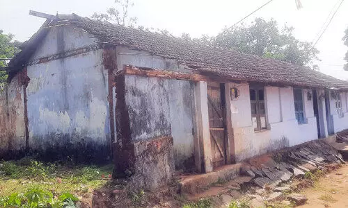 കോവിഡ് ഭീതിയും കാലവർഷവും; ദുരിതത്തിലായി പാടികളിലെ തൊഴിലാളികൾ