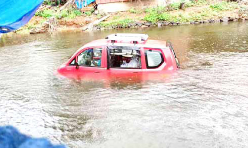 Autorickshaw overturned