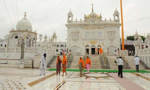 50 വർഷമായി ലഭിച്ച സ്വർണമടക്കമുള്ള മുഴുവൻ സംഭാവനകളുമുപയോഗിച്ച്​ മെഡിക്കൽ കോളജും ആശുപത്രിയും പണിയുമെന്ന്​​ സിഖ്​ ഗുരു​ദ്വാര