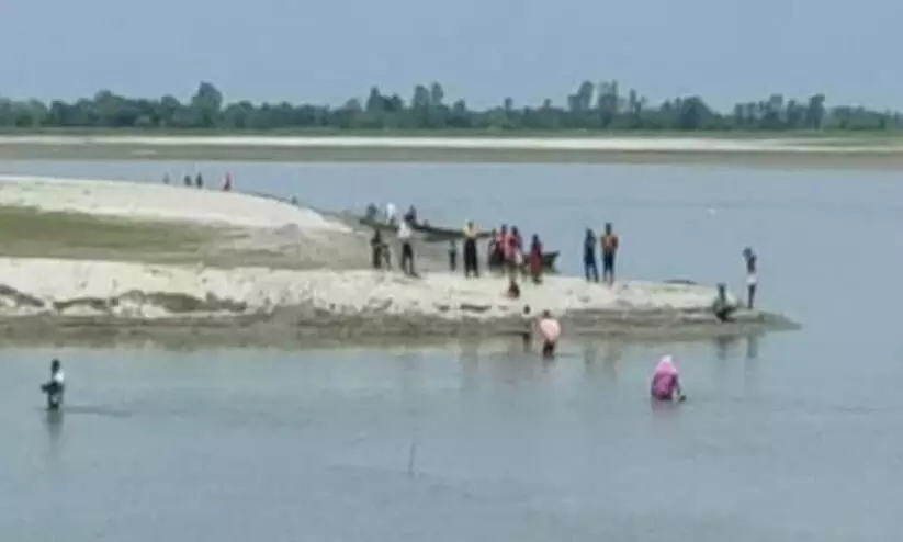 Villagers jump into river in UPs Barabanki to escape Covid vaccination