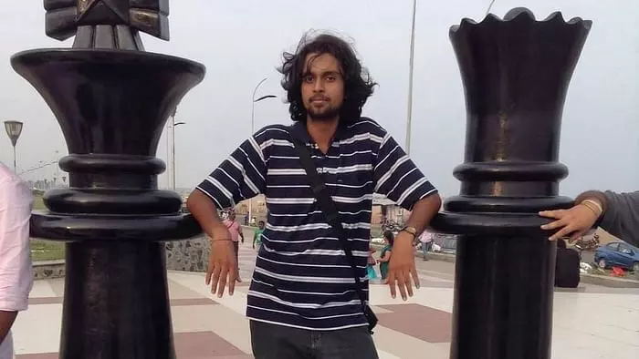 ഒരു ട്വീറ്റു കൊണ്ട് കോവിഡ് കേന്ദ്രം ശുചീകരിച്ച 28 കാരൻ പത്രപ്രവർത്തകൻ കോവിഡിന് കീഴടങ്ങി ഒരു ട്വീറ്റു കൊണ്ട് കോവിഡ് കേന്ദ്രം ശുചീകരിച്ച 28 കാരൻ പത്രപ്രവർത്തകൻ കോവിഡിന് കീഴടങ്ങി