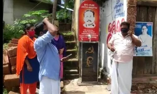 കെ.കെ. രമയുടെ സത്യപ്രതിജ്ഞ: വള്ളിക്കാട്ടെ ടി.പി. സ്മൃതി കുടീരത്തില്‍ അഭിവാദ്യമര്‍പ്പിച്ച് ആര്‍.എം.പി.ഐ