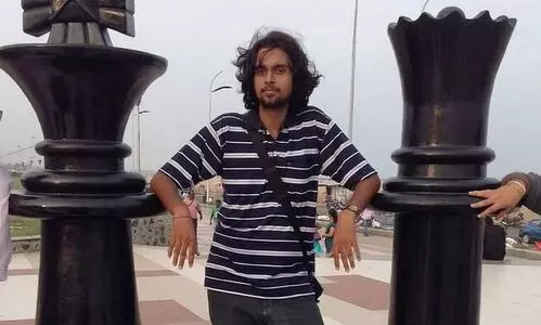 ഒരു ട്വീറ്റു കൊണ്ട് കോവിഡ് കേന്ദ്രം ശുചീകരിച്ച 28 കാരൻ പത്രപ്രവർത്തകൻ കോവിഡിന് കീഴടങ്ങി ഒരു ട്വീറ്റു കൊണ്ട് കോവിഡ് കേന്ദ്രം ശുചീകരിച്ച 28 കാരൻ പത്രപ്രവർത്തകൻ കോവിഡിന് കീഴടങ്ങി