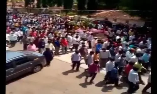 ഗ്രാമത്തിലെ ദിവ്യശക്തിയുള്ള കുതിര ചത്തു; ലോക്​ഡൗ​ൺ ലംഘിച്ച് പൊതുദർശനവും വിലാപയാത്രയും