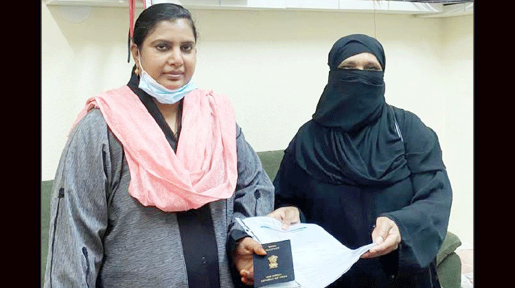 മ​നോ​വി​ഭ്രാ​ന്തി​യി​ൽ വീ​ടു​വി​ട്ടി​റ​ങ്ങി​യ ആ​ന്ധ്ര സ്വ​ദേ​ശി​നി​ക്ക്​ മ​ല​യാ​ളി സാ​മൂ​ഹി​ക പ്ര​വ​ർ​ത്ത​ക​ർ തു​ണ​യാ​യി