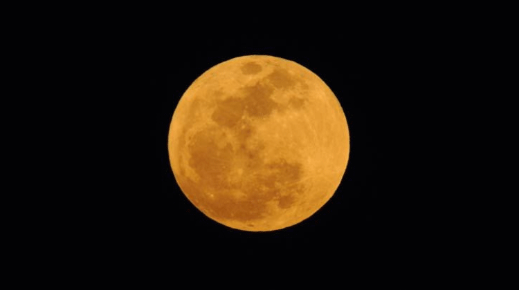 ച​ന്ദ്ര​നെ ഓ​റ​ഞ്ച് നി​റ​മാ​ക്കു​ന്ന സൂ​പ്പ​ർ​മൂ​ൺ ബു​ധ​നാ​ഴ്ച​യെ​ന്ന് സൗ​ദി ശാ​സ്ത്ര​ജ്ഞ​ർ