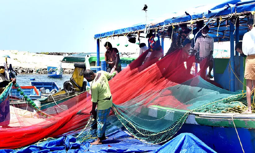 coastal people kozhikode vellayil harbor